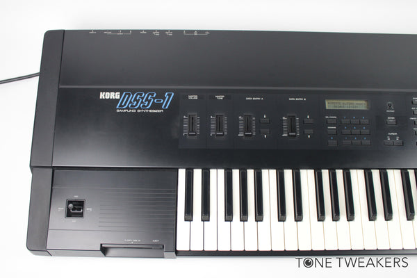 KORG コルグ DSS-1 サンプリングシンセサイザー 【ジャンク品】 KORG DSS-1 Sampler Synthesizer 80s orig box sound disk keys