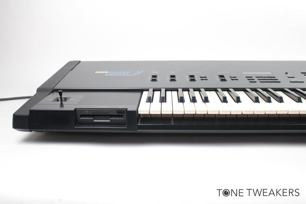 KORG コルグ DSS-1 サンプリングシンセサイザー 【ジャンク品】 Korg DSS-1 Sampling Synthesizer For Sale Original Box and