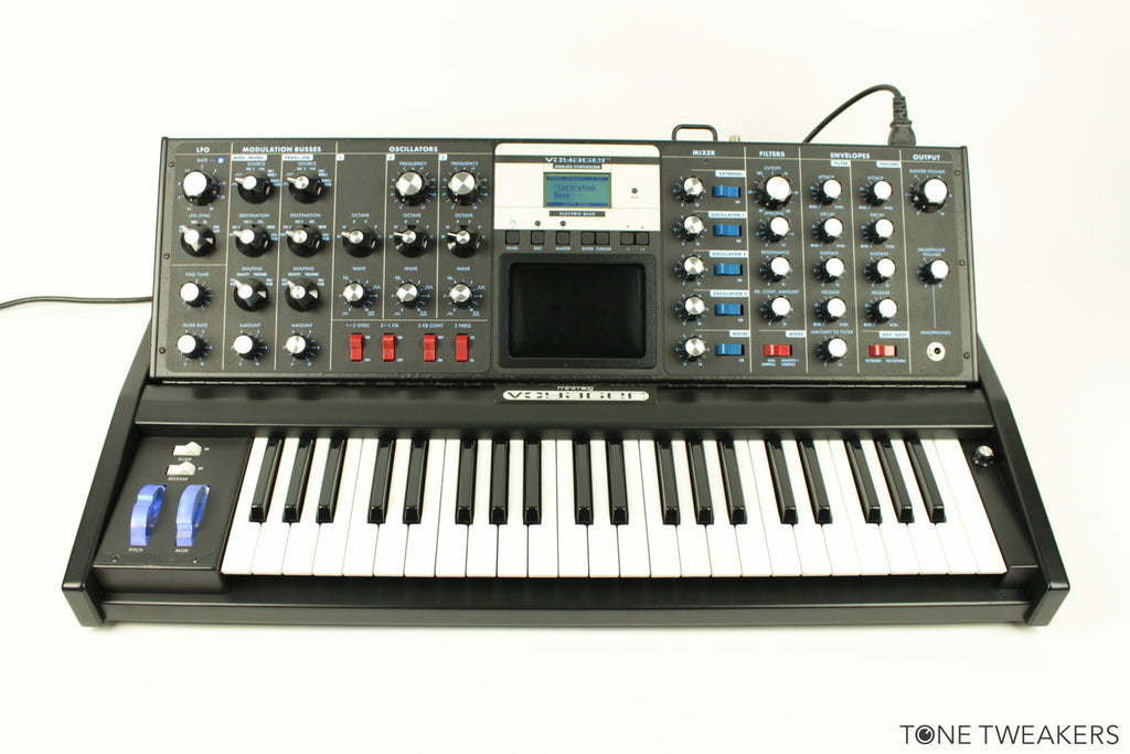 Moog Minimoog Voyager Electric Blue Edition